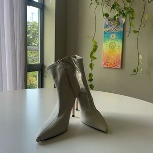 Cream Zara pointed toe boot. Size EU 39 black swirl sewing on one side